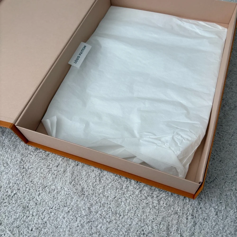 Louis Vuitton Medium flat gift box